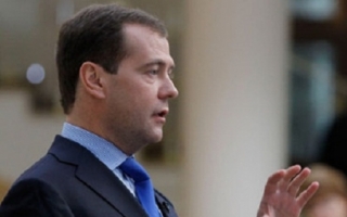 Medvedev cere eliberarea celor trei membre ale formatiei Pussy Riot