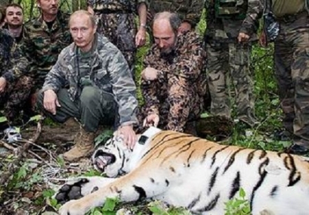 VIDEO. Dezvaluire neasteptata! Putin recunoaste ca celebrele sale fotografii in salbaticie au fost regizate