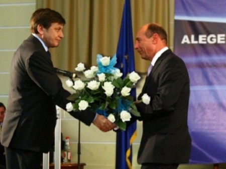 Crin Antonescu a implinit 53 de ani. Unde si-a petrecut ziua de nastere politicianul