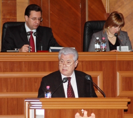 Voronin: Astazi fractiunile AIE sustin principalul examen al democratiei. Timpul a inceput sa curga

 