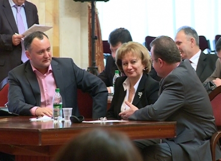 VIDEO. Liberalii vor ca fugarii politici sa nu-si poata crea fractiuni in Parlament! Ce spun deputatii