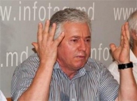 Minus doi PLDM-isti. Cosarciuc a demisionat, iar Sandulachi a fost exclus
