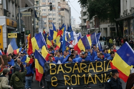 VIDEO. "Romania nu uita, Basarabia e a ta". Peste 2 mii de unionisti au marsaluit pe strazile Bucurestiului