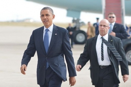 Barack Obama a votat la Chicago cu 12 zile inainte de data oficiala a alegerilor
