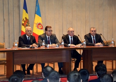 Presedintele Timofti l-a prezentat pe Mihai Balan angajatilor SIS

 