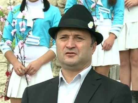 VIDEO. Dupa demnitari, si haine. De unde isi aleg tinutele politicienii din RM si ce stil prefera