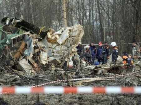 Urme de explozibil, descoperite pe epava avionului polonez prabusit la Smolensk
