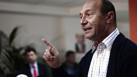Traian Basescu implineste 61 de ani! Ce mesaj i-a lasat Elena tatalui sau si cum l-au felicitat politicienii