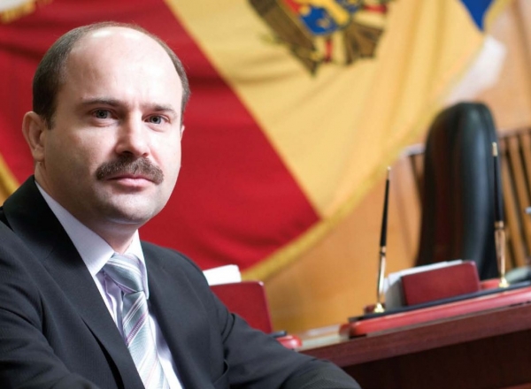ZdG: Firmele offshore si afacerile de familie ale ministrului Lazar, pe bani europeni