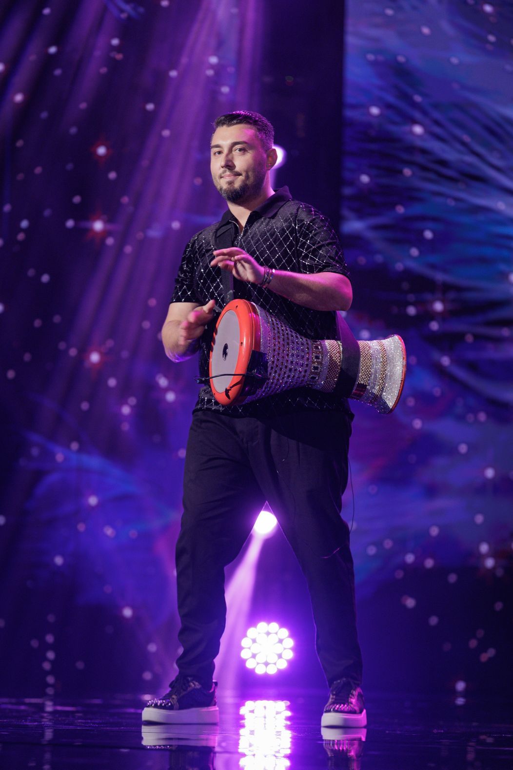 Romanian Rapper Alex Cine este Alex Voinea, tânărul care a făcut show pe muzica lui Michael ...