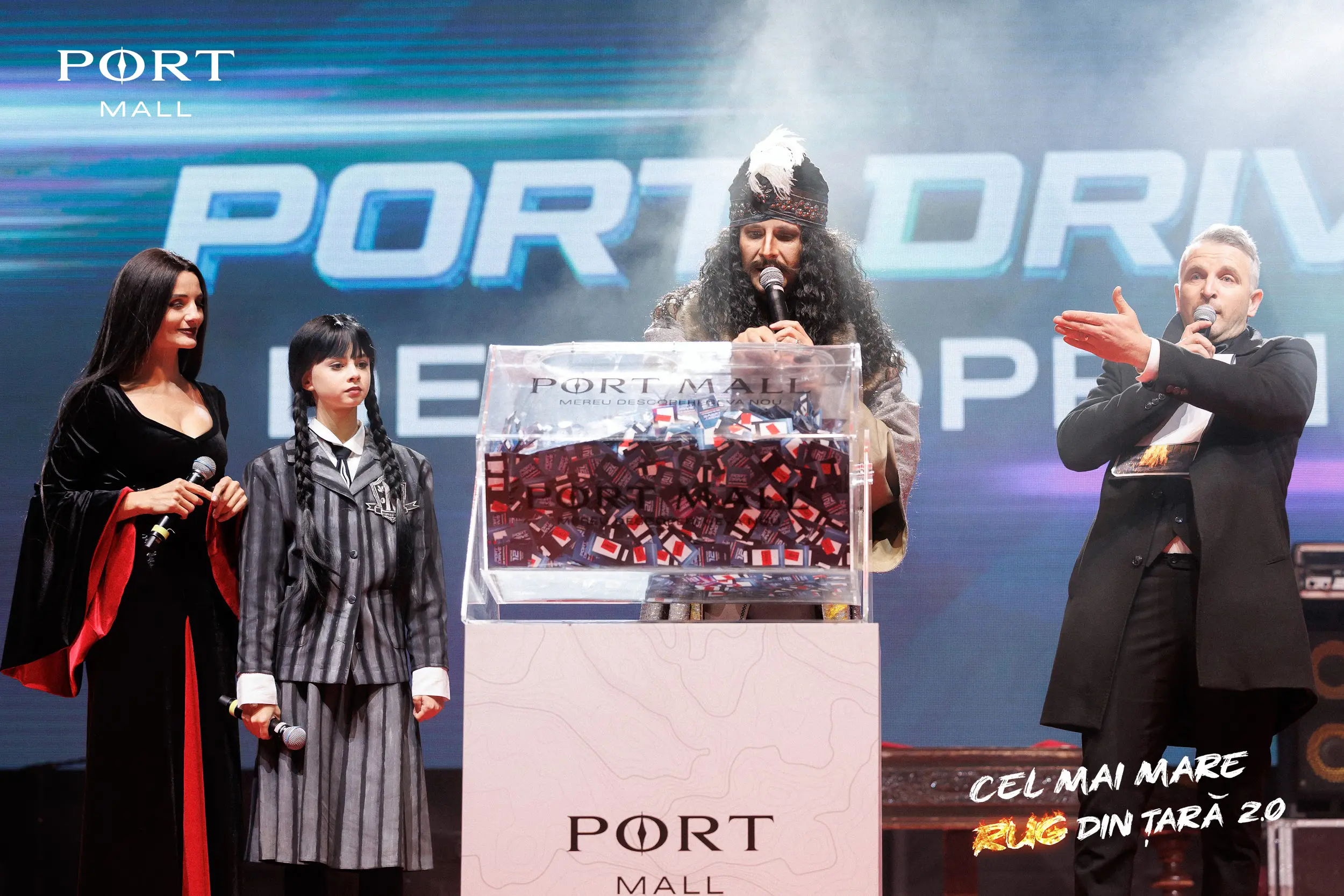 Emilian Crețu costumat în Vlad Țepeș de Halloween la Port Mall