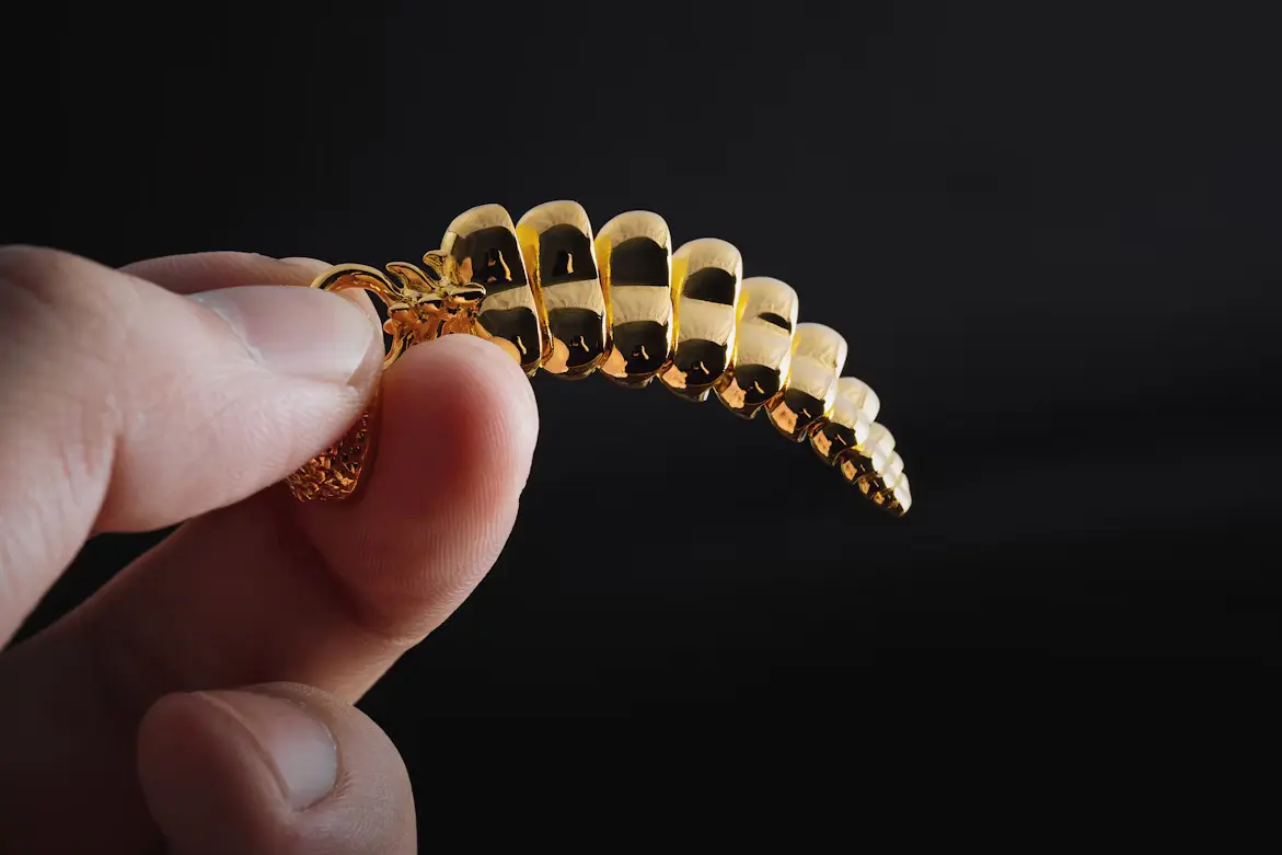 Coroană dentară din aur