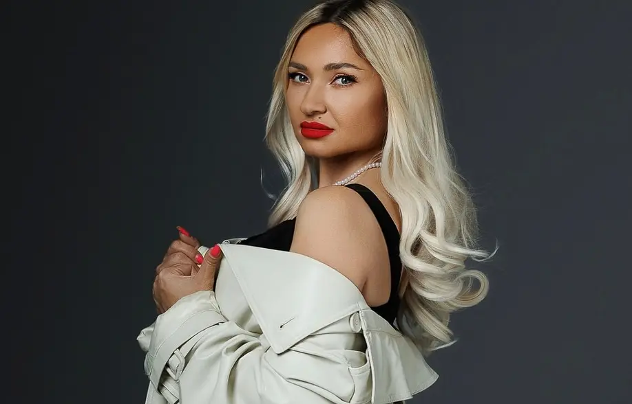 Ala Zasmenco, interpretă.