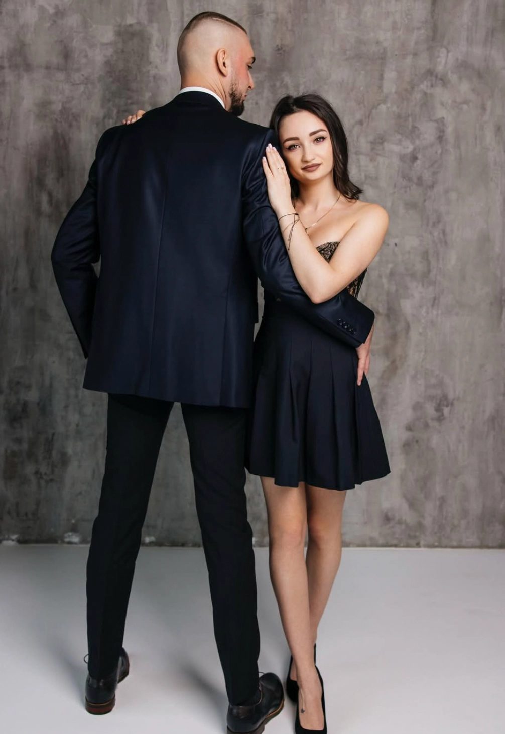 Cristi Botgros, într-o ședință foto de Crăciun alături de iubita lui ...