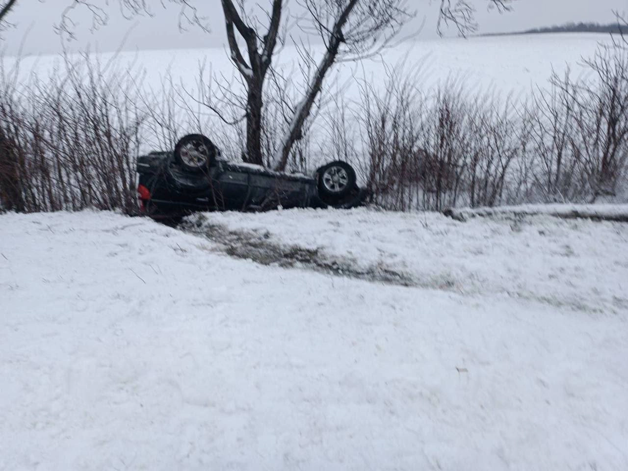 mașina răsturnată