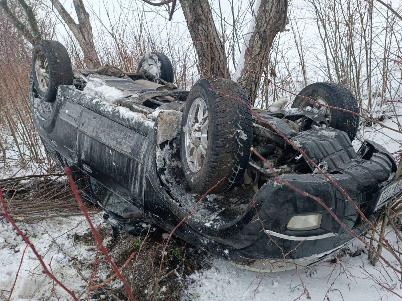 mașina răsturnată