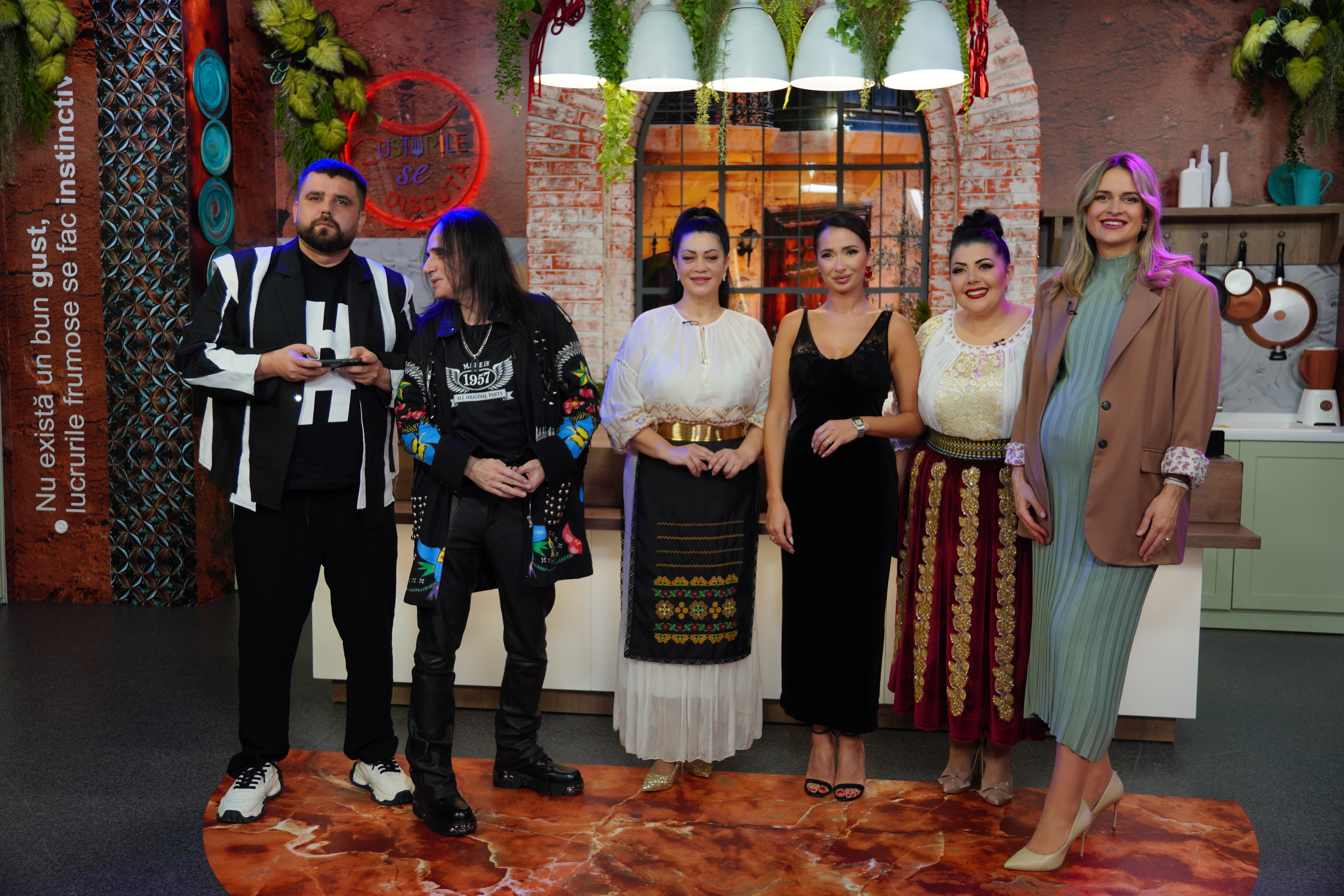 Invitații și prezentatorii emisiunii „Gusturile se discută”