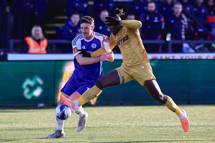 Sam Heathcote în duelul cu Crystal Palace din FA Cup