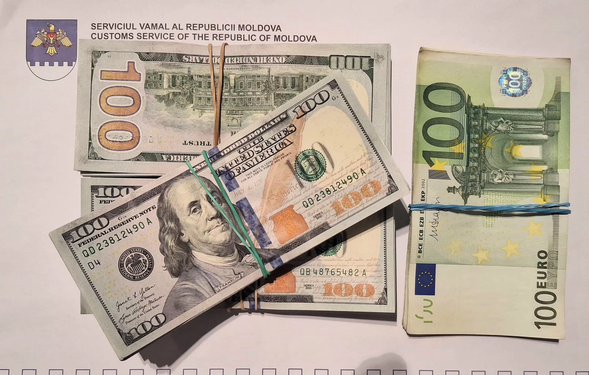 Bani nedeclarați pe Aeroportul Chișinău