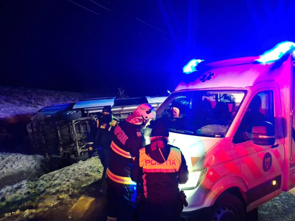 Microbuz răsturnat în România