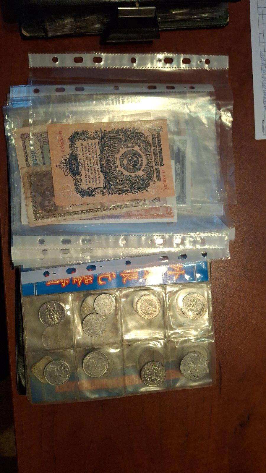 Monede ridicate în urma perchezițiilor