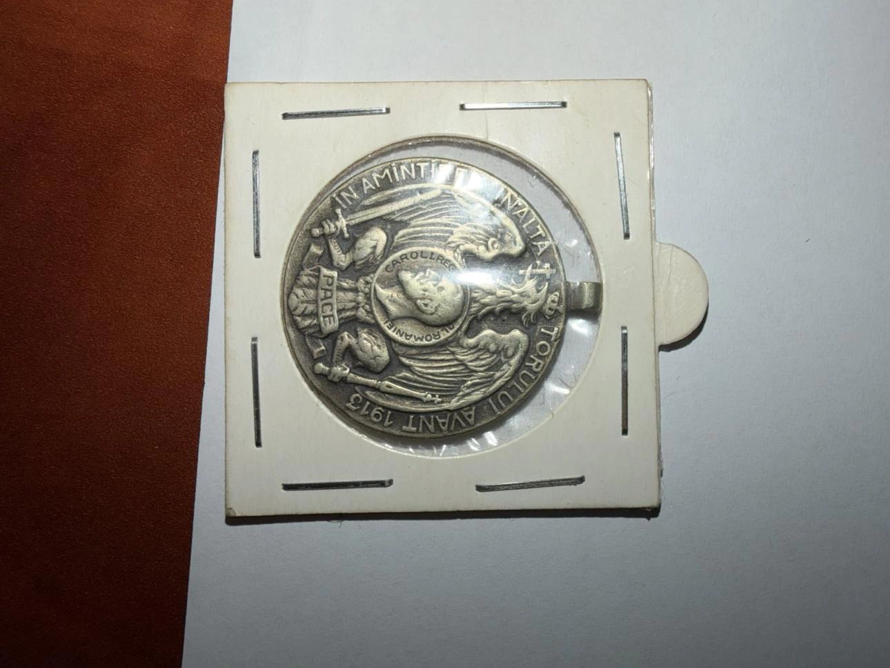 Monede ridicate în urma perchezițiilor