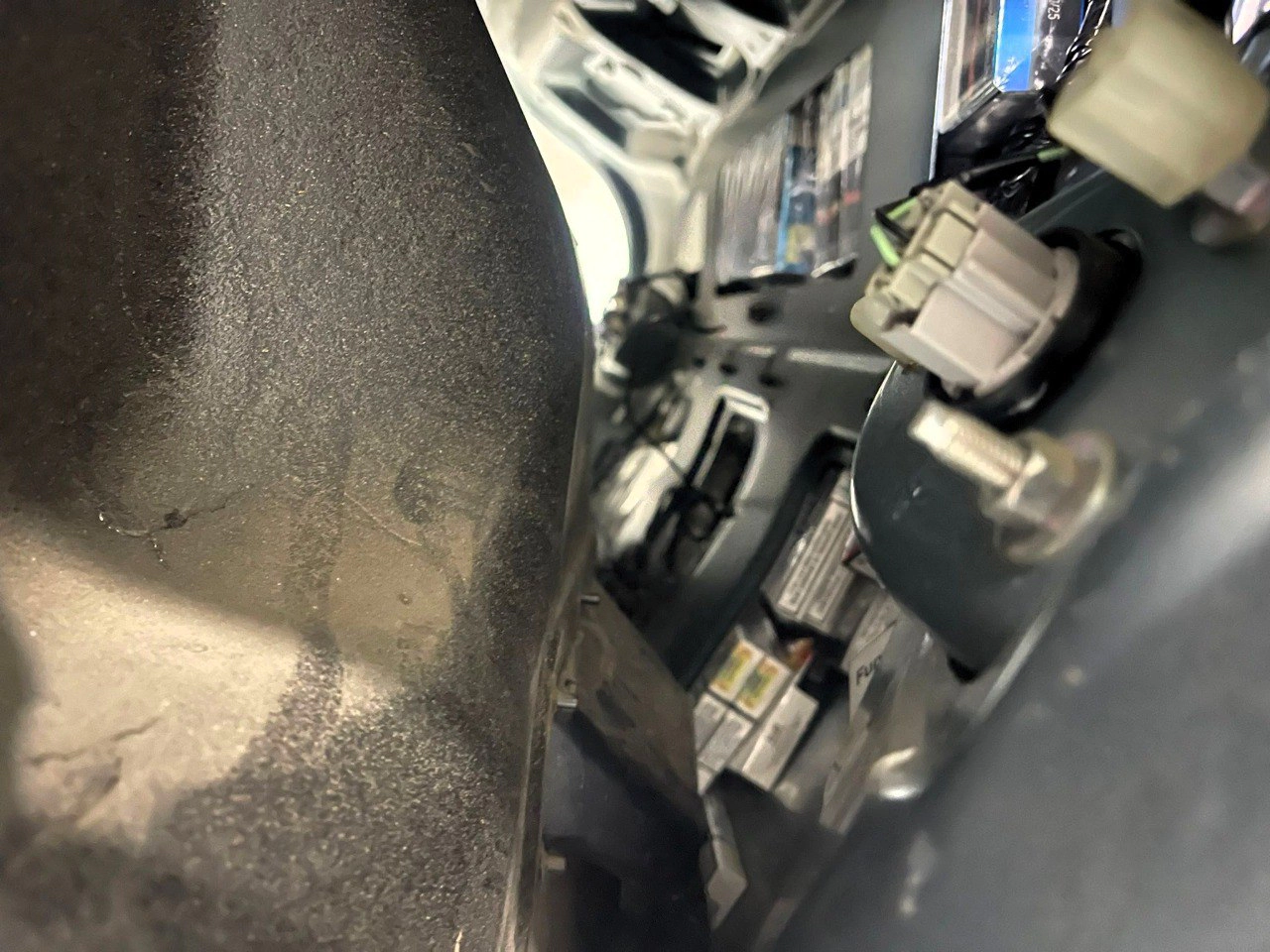 Țigări ascunse în mașină