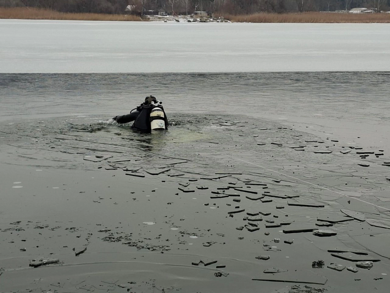 Intervenția scafandrilor pe lacul Ghidighici