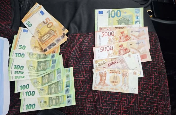 Instructor auto reținut