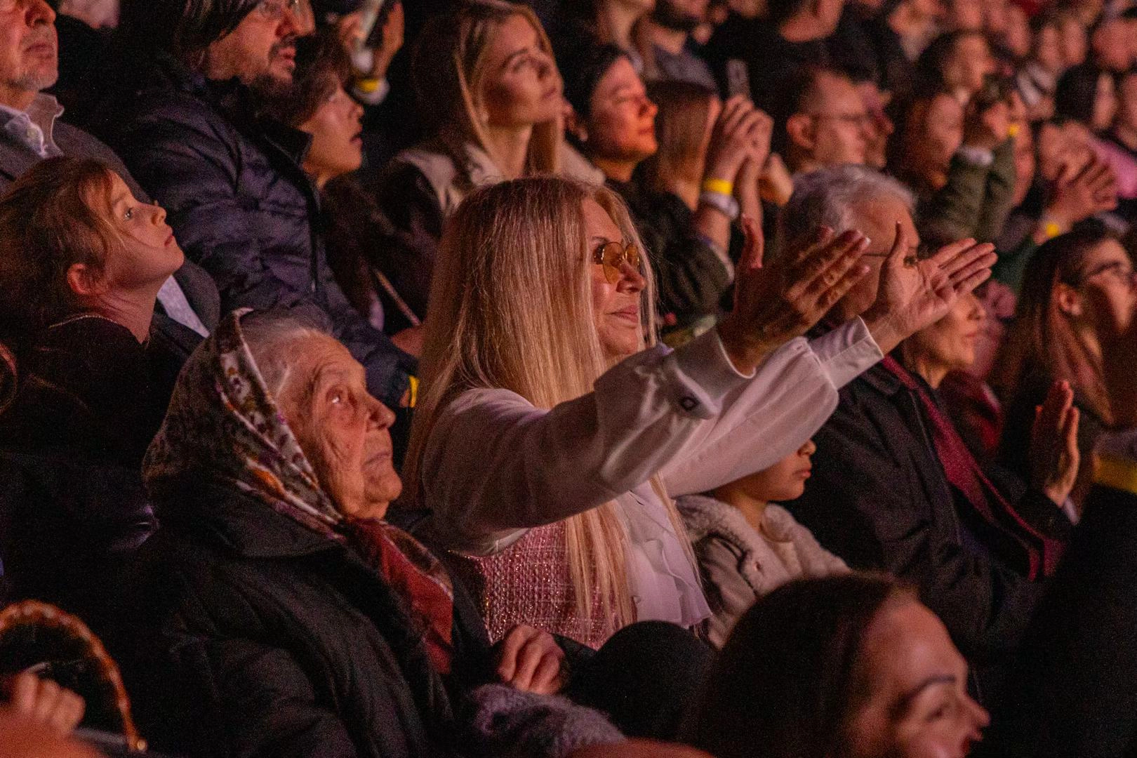 Mama și bunica artistului