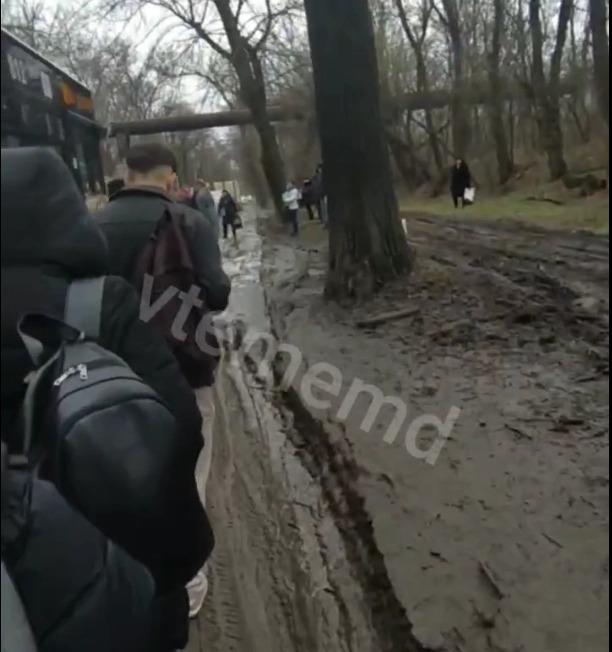 Autobuz blocat pe strada Muncești