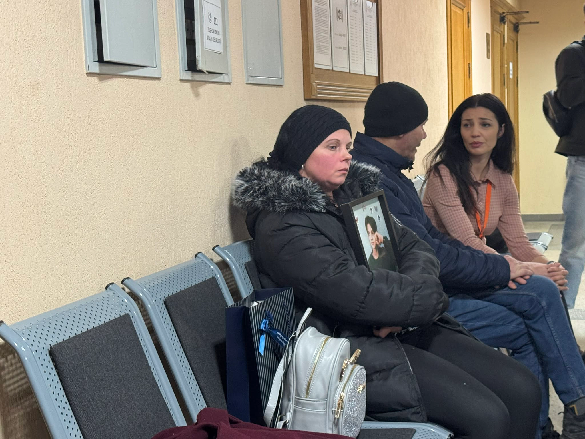 Mama adolescentului lovit mortal a venit la Judecătorie cu imagina copilului