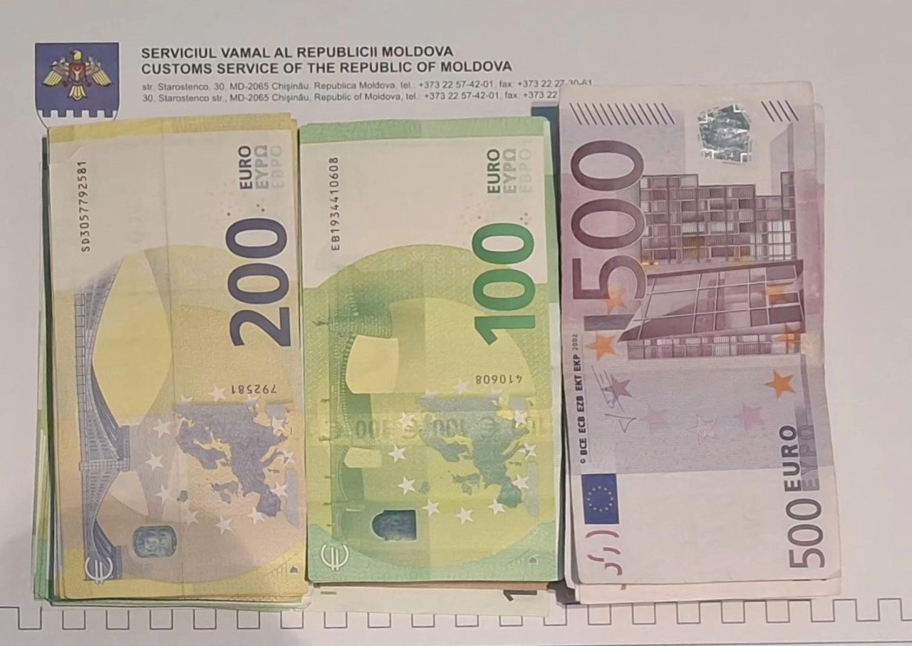 Bani nedeclarați pe Aeroportul Chișinău