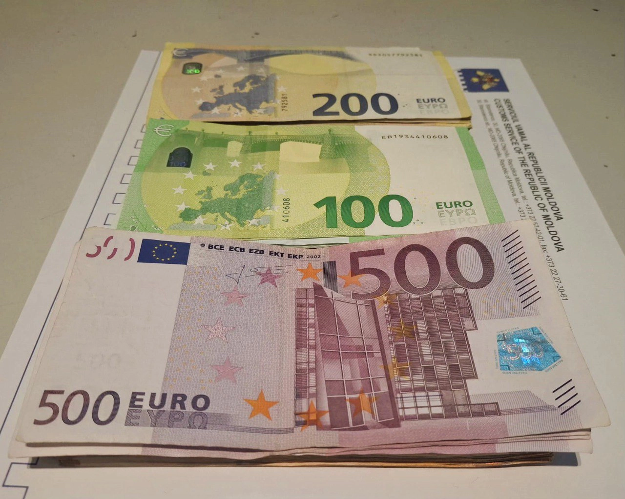 Bani nedeclarați pe Aeroportul Chișinău