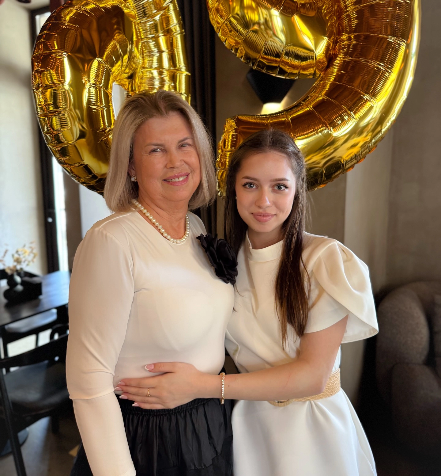 Manuella Cârnaț și bunica sa