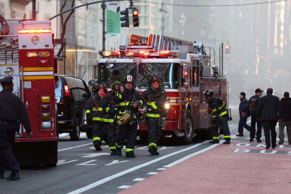 Incendiu puternic într-un zgârie-nori din Manhattan