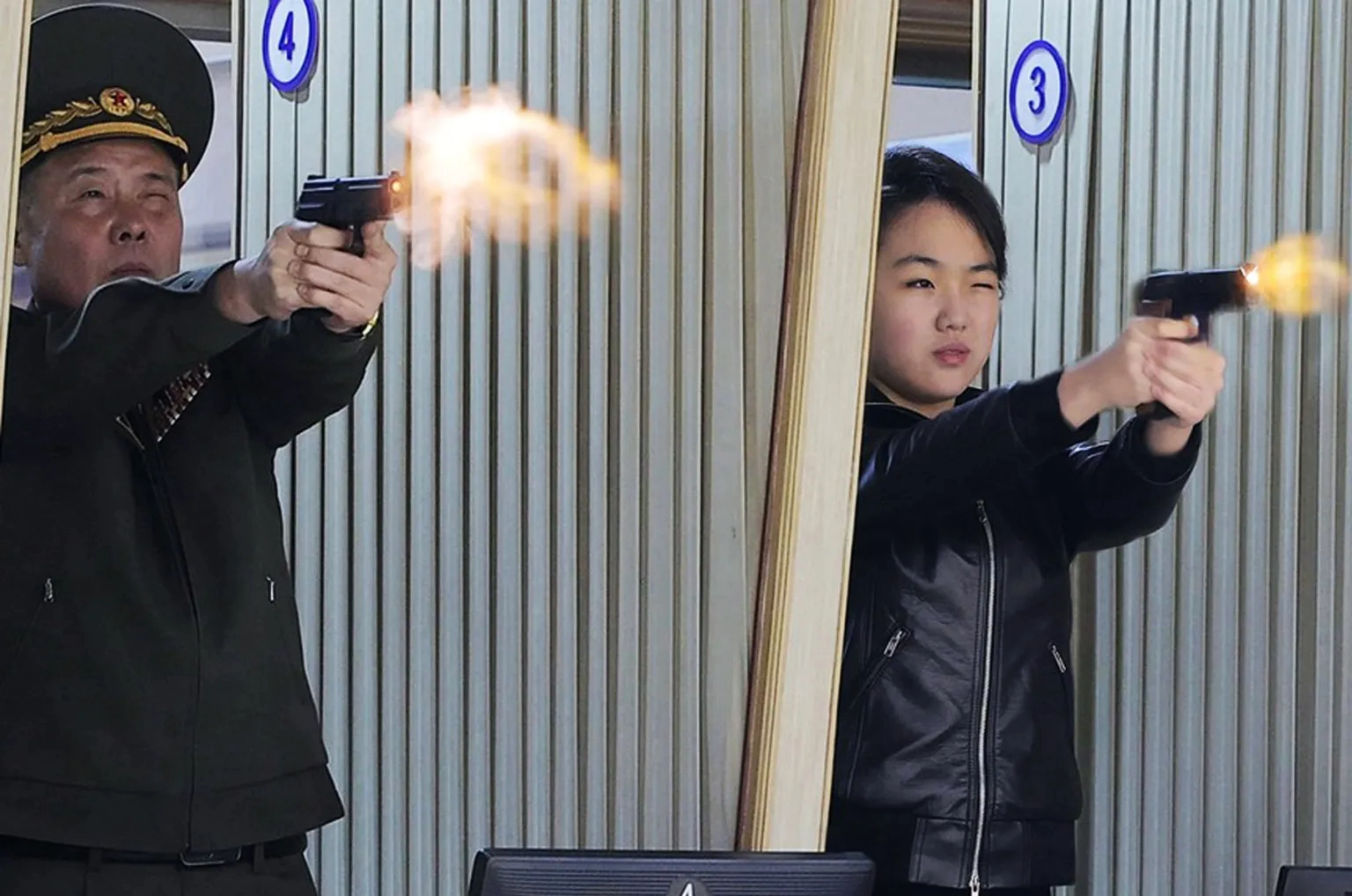 Fiica lui Kim Jong Un trage cu pistolul la un eveniment de propagandă