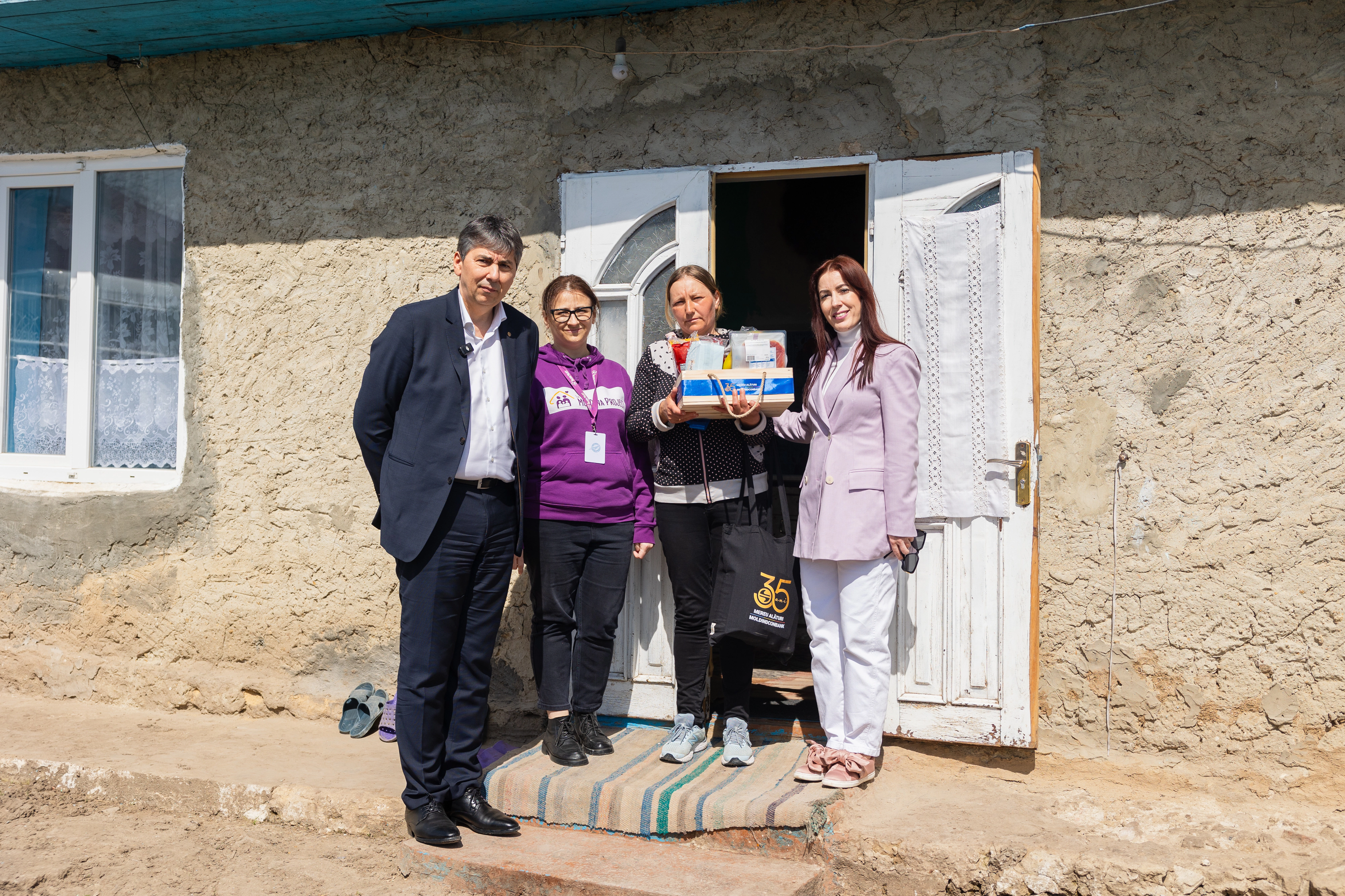 Moldindconbank și The Moldova Project aduc bucurie familiilor din Hâncești