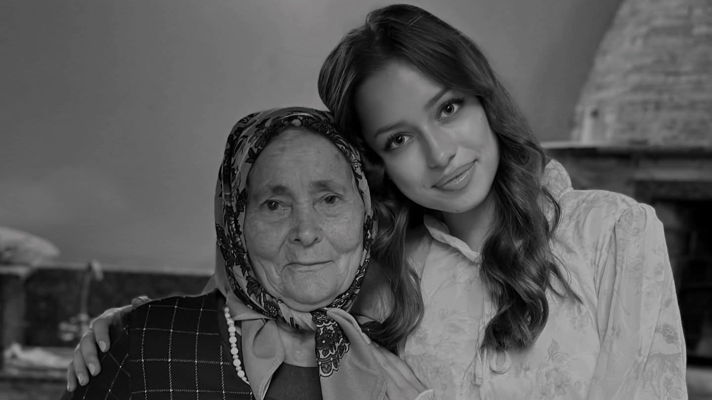 Manuella Cârnaț și bunica sa