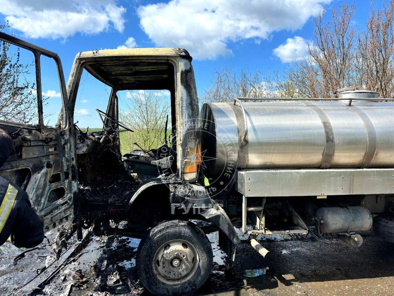 O autocisternă a luat foc în stânga Nistrului