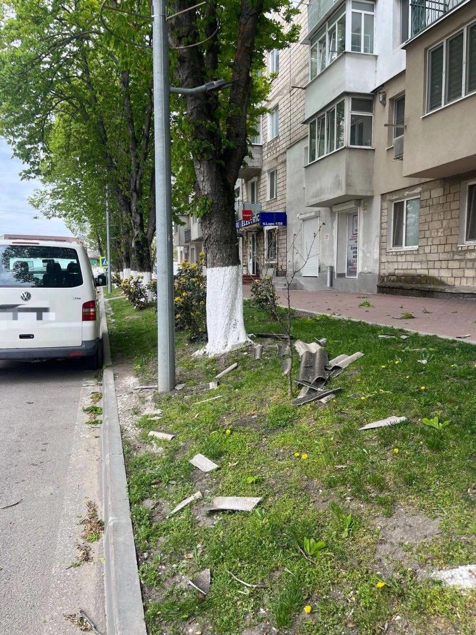 Vântul a provocat pagube