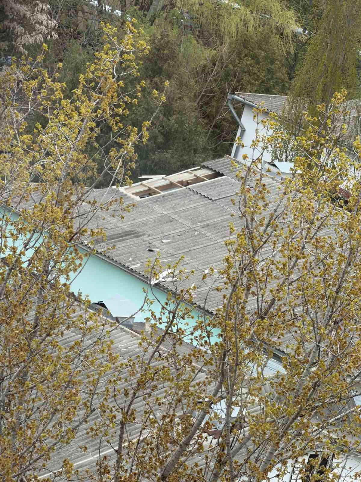 Acoperiș deteriorat