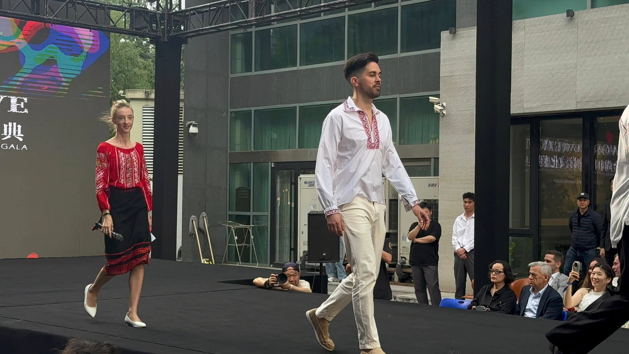 „World Weave – Fashion Weaves the World as One”