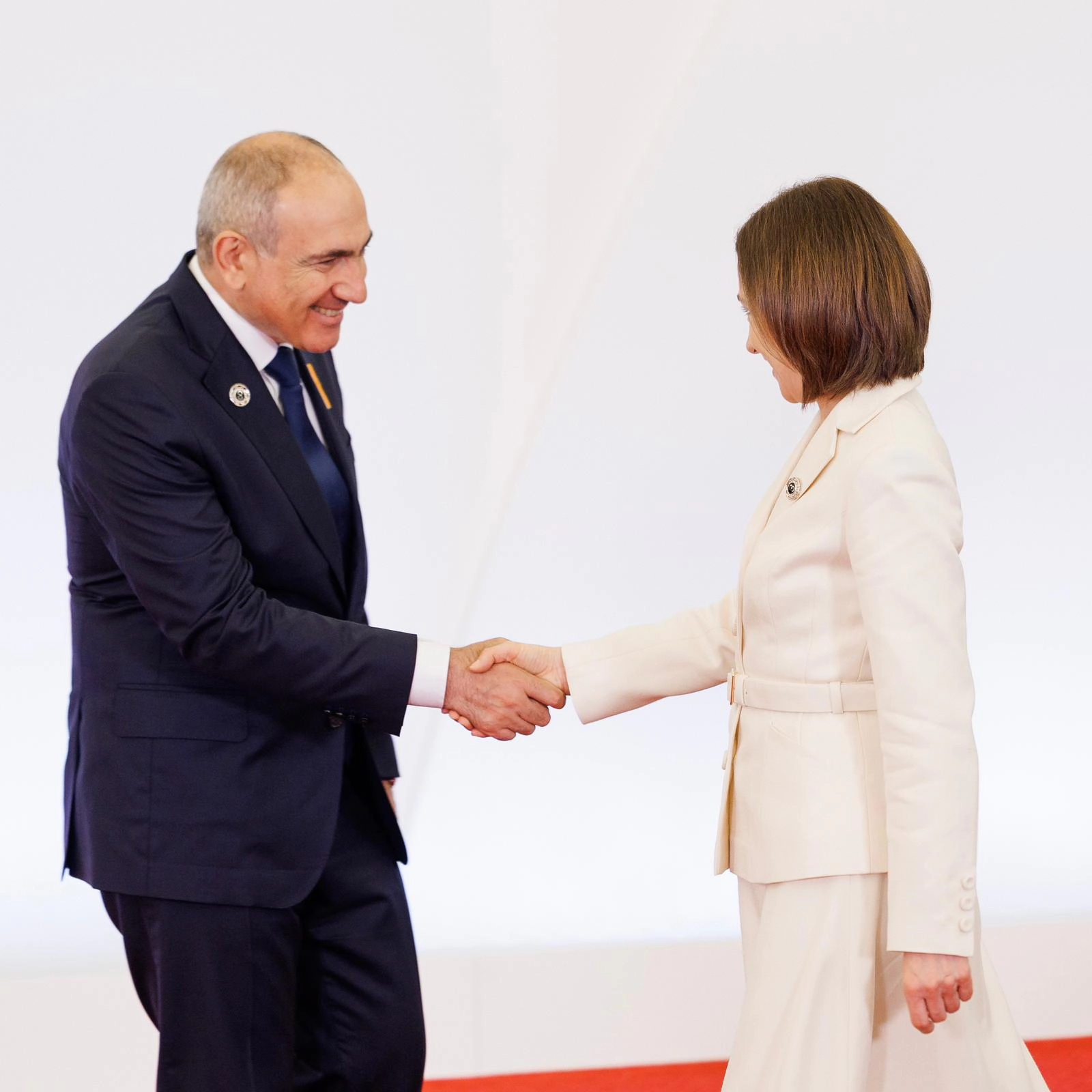 Maia Sandu și Nikol Pashinyan