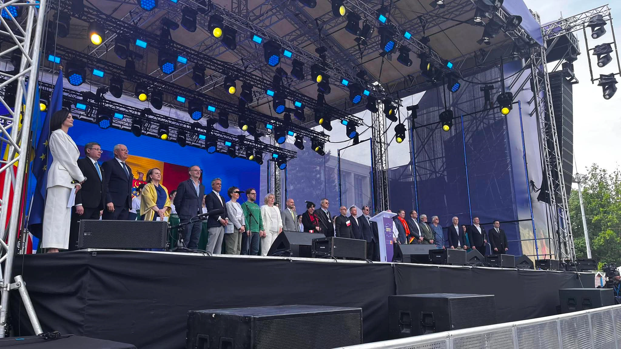 Oficiali europeni