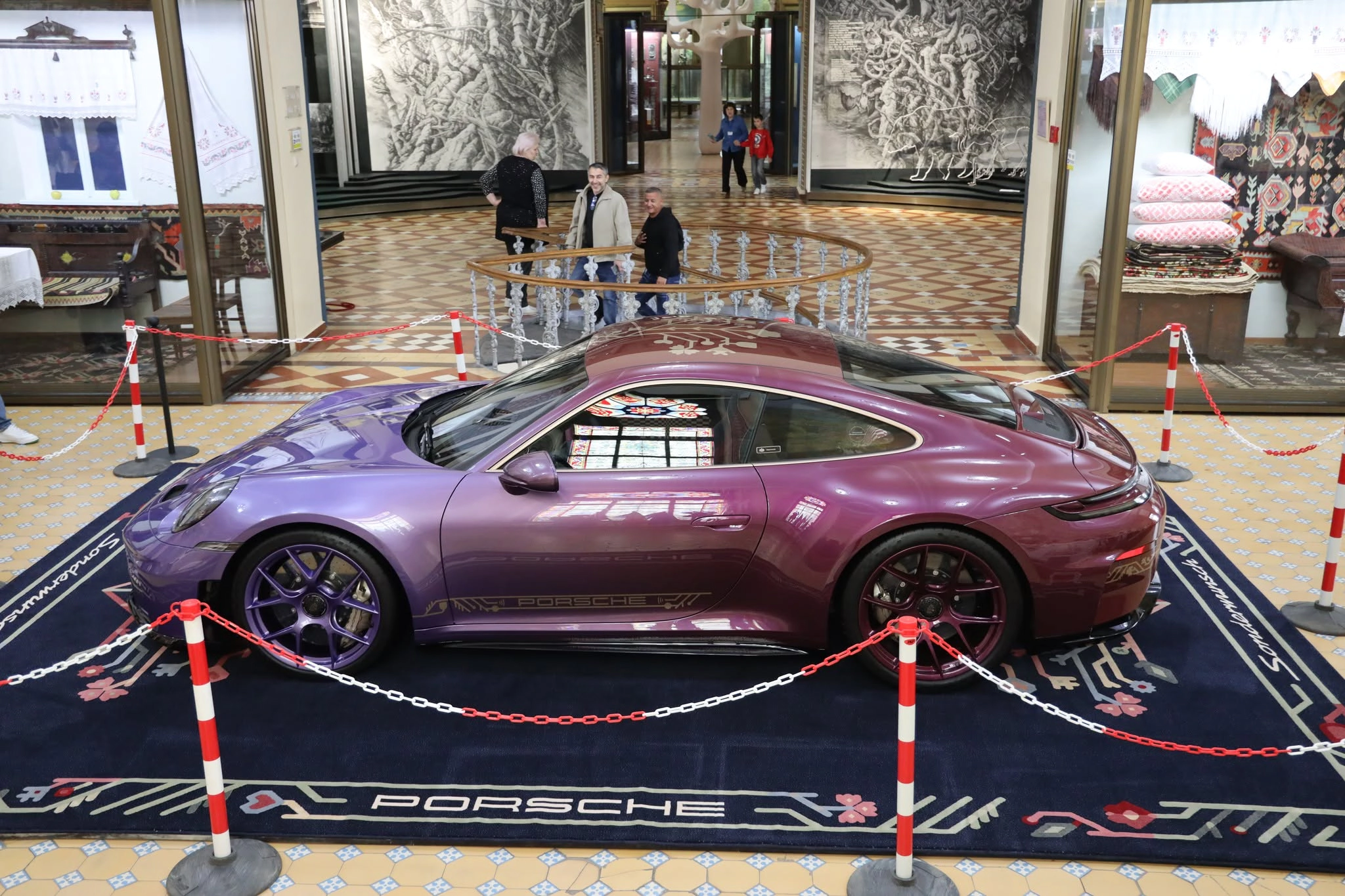 Mașina de la expoziție