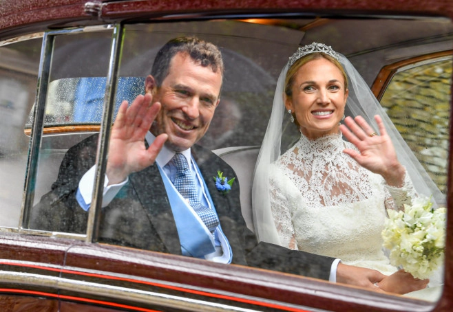 Peter Phillips, fiul prinţesei Anne şi nepotul regelui Charles al III-lea, căsătorindu-se cu Harriet Sperling 