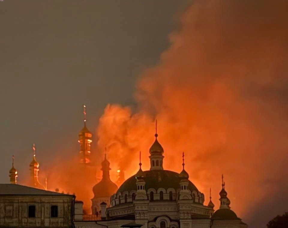 Mănăstirea Lavra Pecerska, simbol al Ucrainei, în flăcăr…