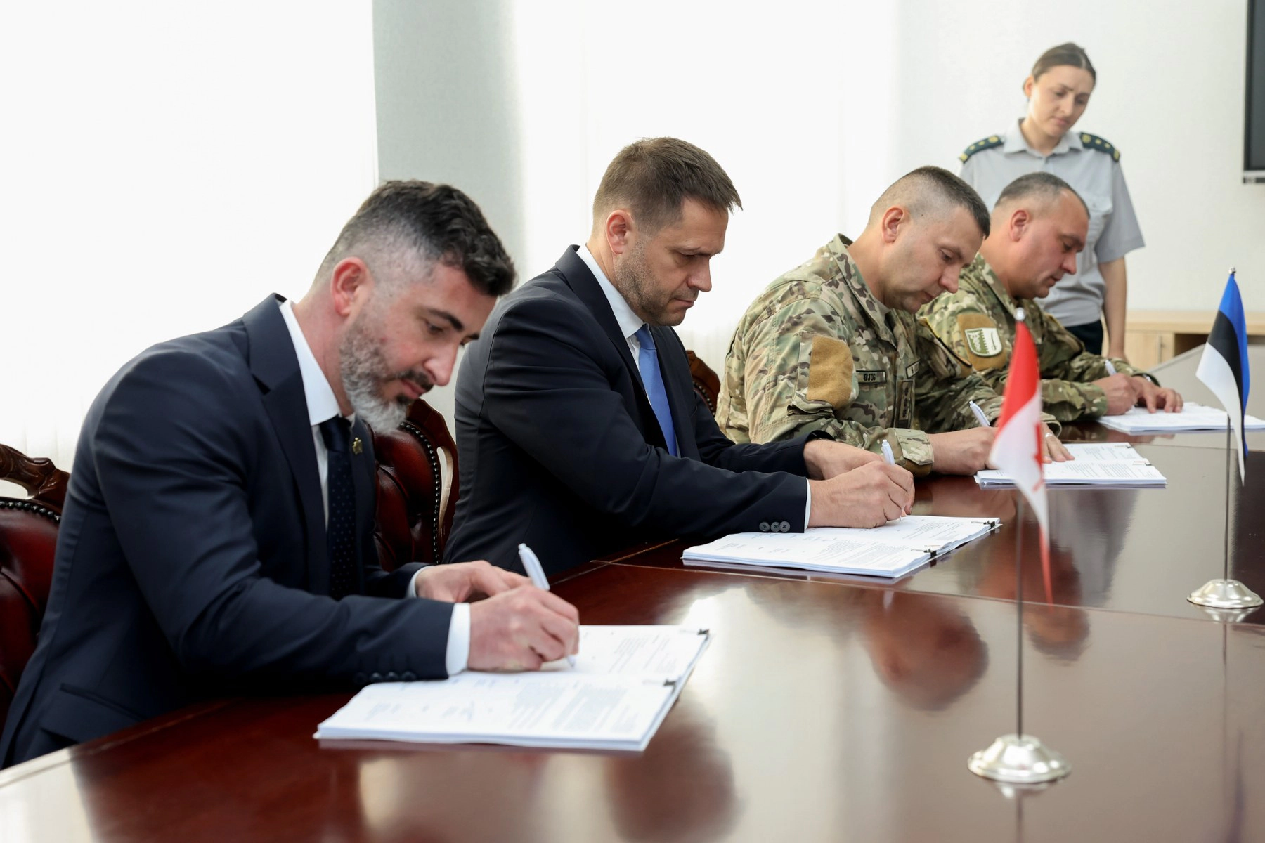 Semnarea acordul-cadru și contractul de achiziție