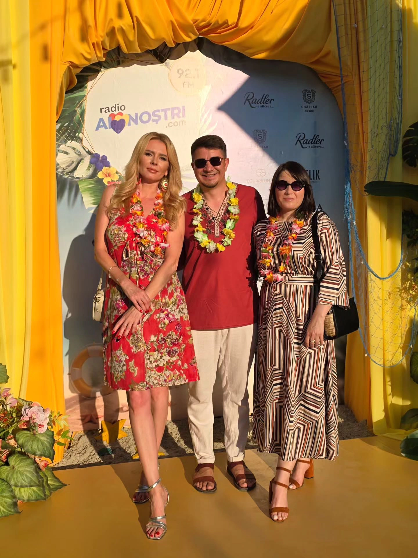 Poza de la „Aloha Party”